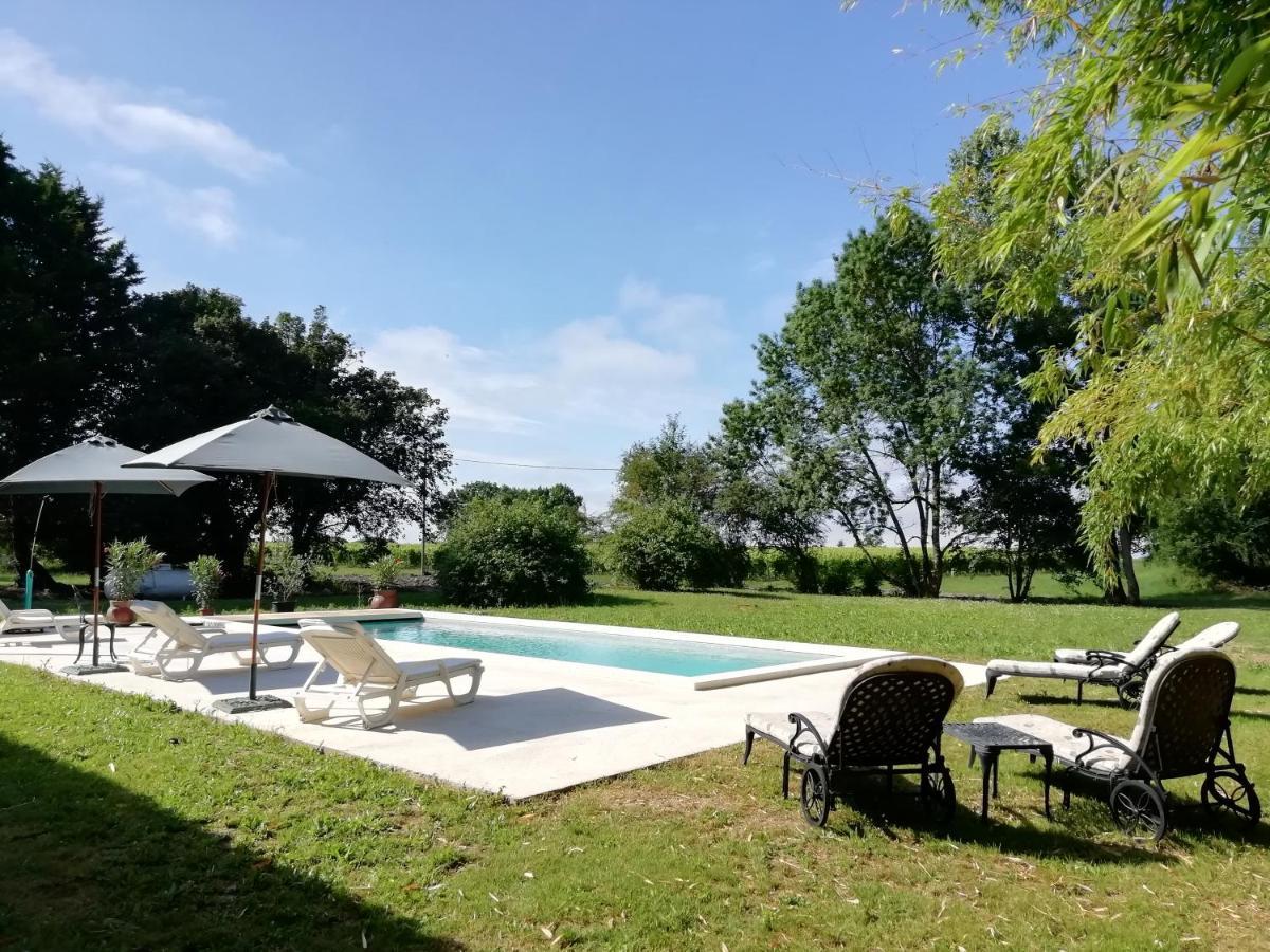 Chateau Des Salles Saint-Fort-sur-Gironde Exteriér fotografie