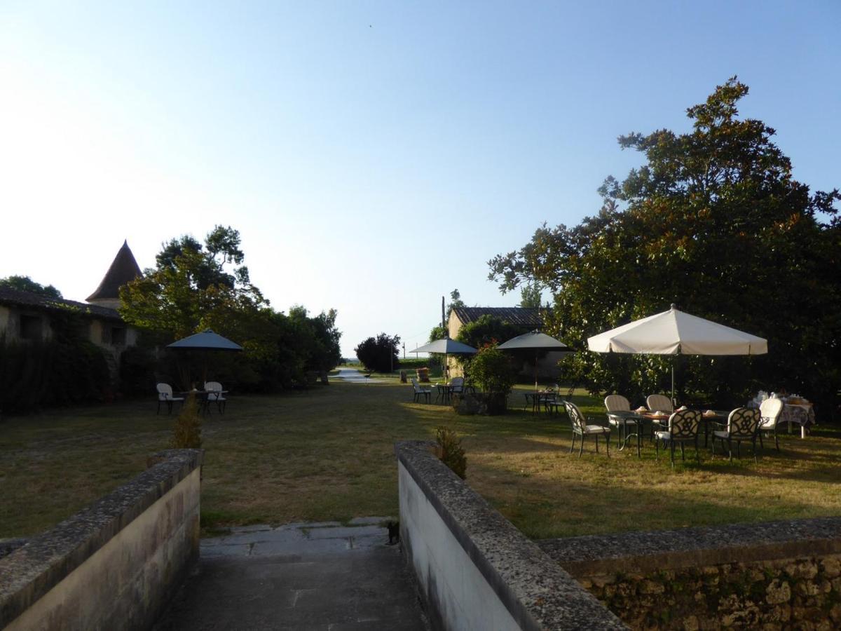 Chateau Des Salles Saint-Fort-sur-Gironde Exteriér fotografie